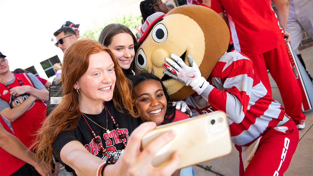 State Tour with Office of the President and Student Life in Dayton and the Miami Valley region. Pop-up tailgate for incoming first year students and their families at Bellbrook High School. Lindsey Schmucker, Lily Jones, Hailey Bridges, Brutus Buckeye